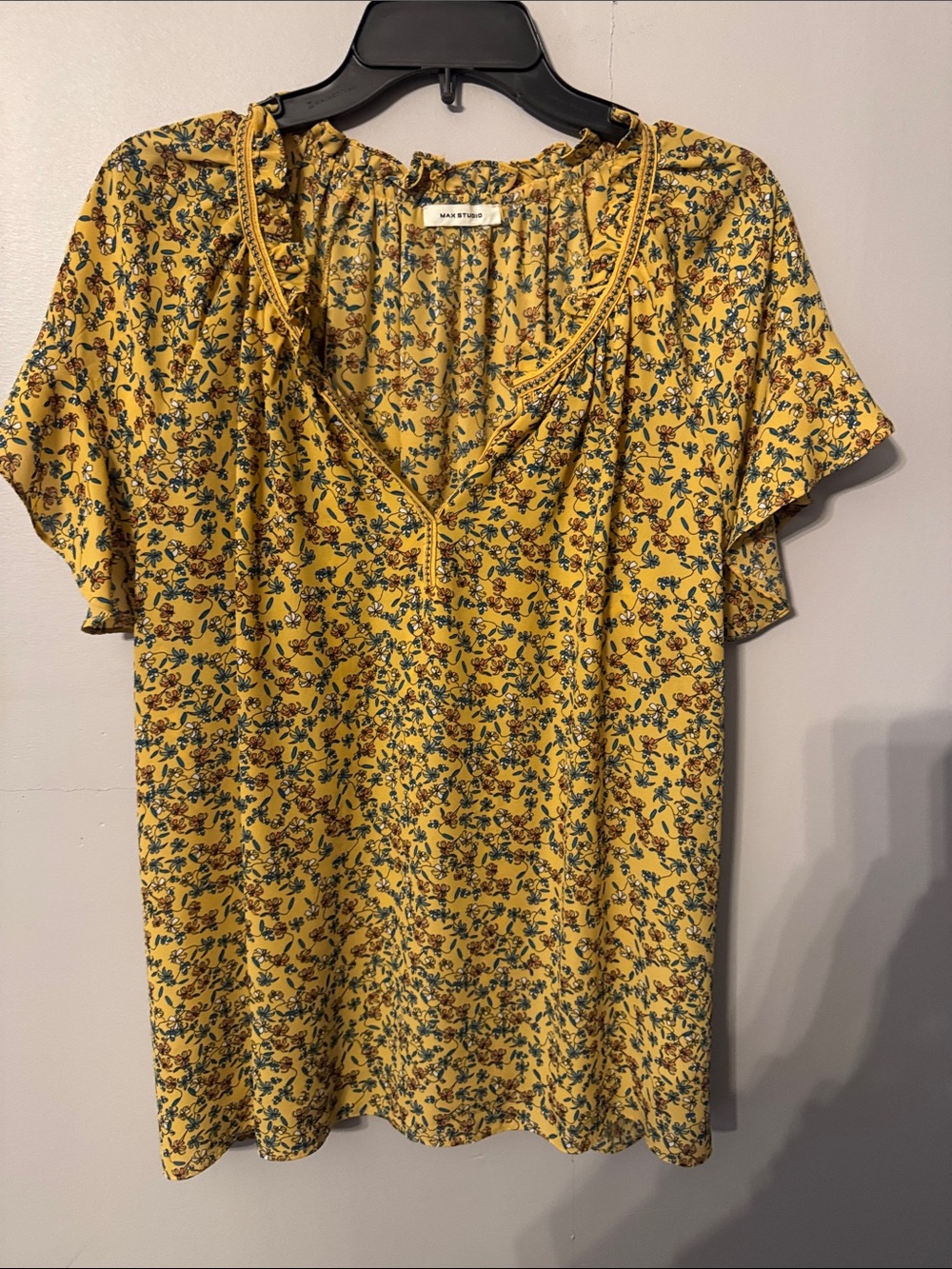 Max Studio Mustard Yellow Floral V-Neck Top size 1x